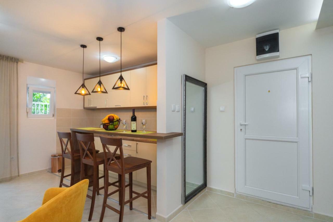 Apartmani Tref Petrovac Exterior foto